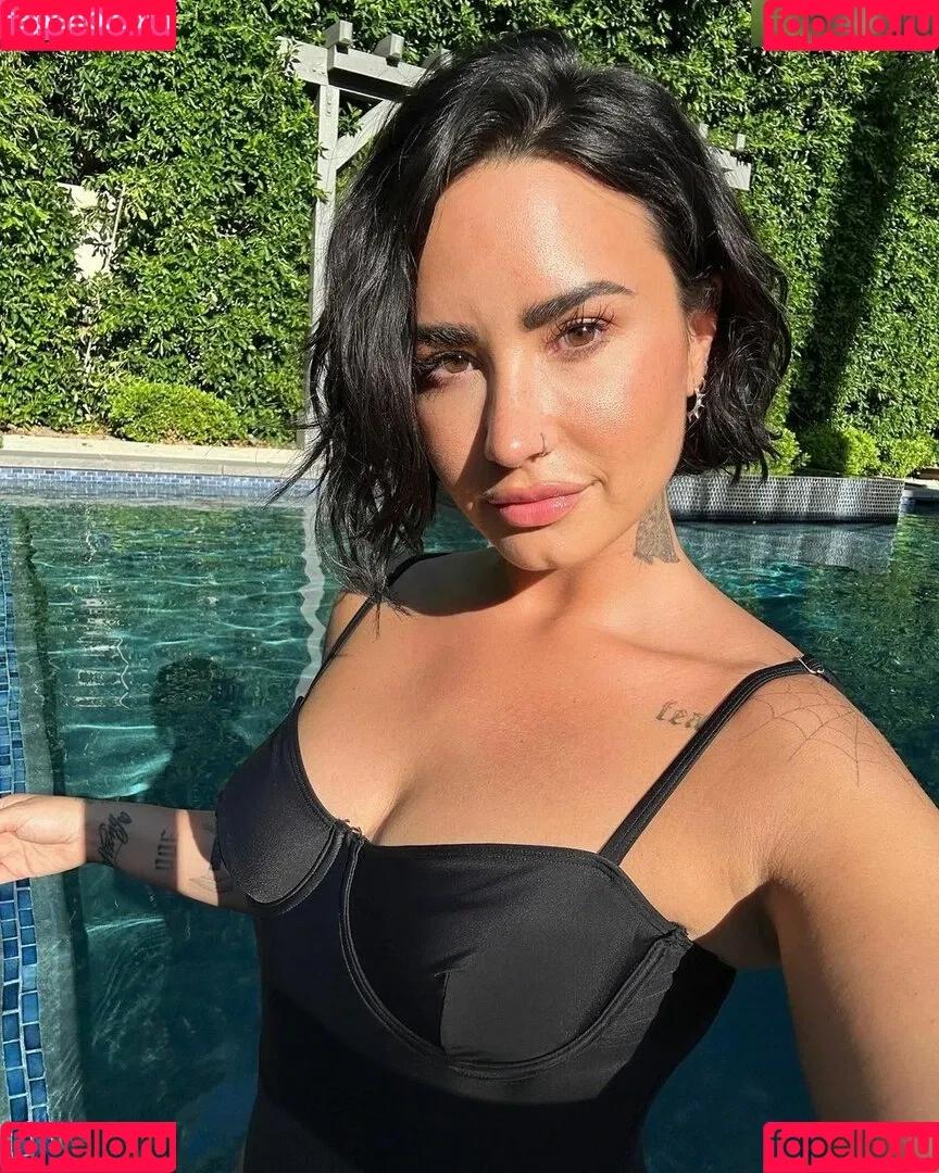 Demi Lovato / ddlovato Onlyfans Photo Gallery 