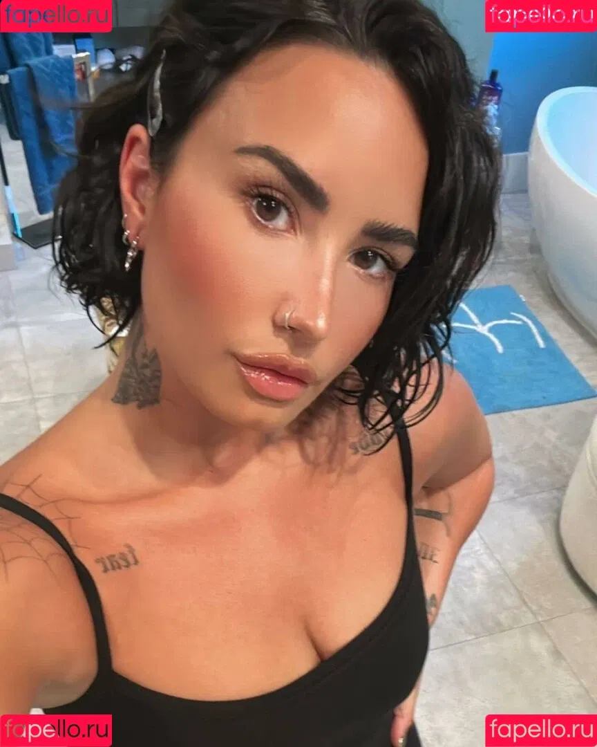 Demi Lovato / ddlovato Onlyfans Photo Gallery 