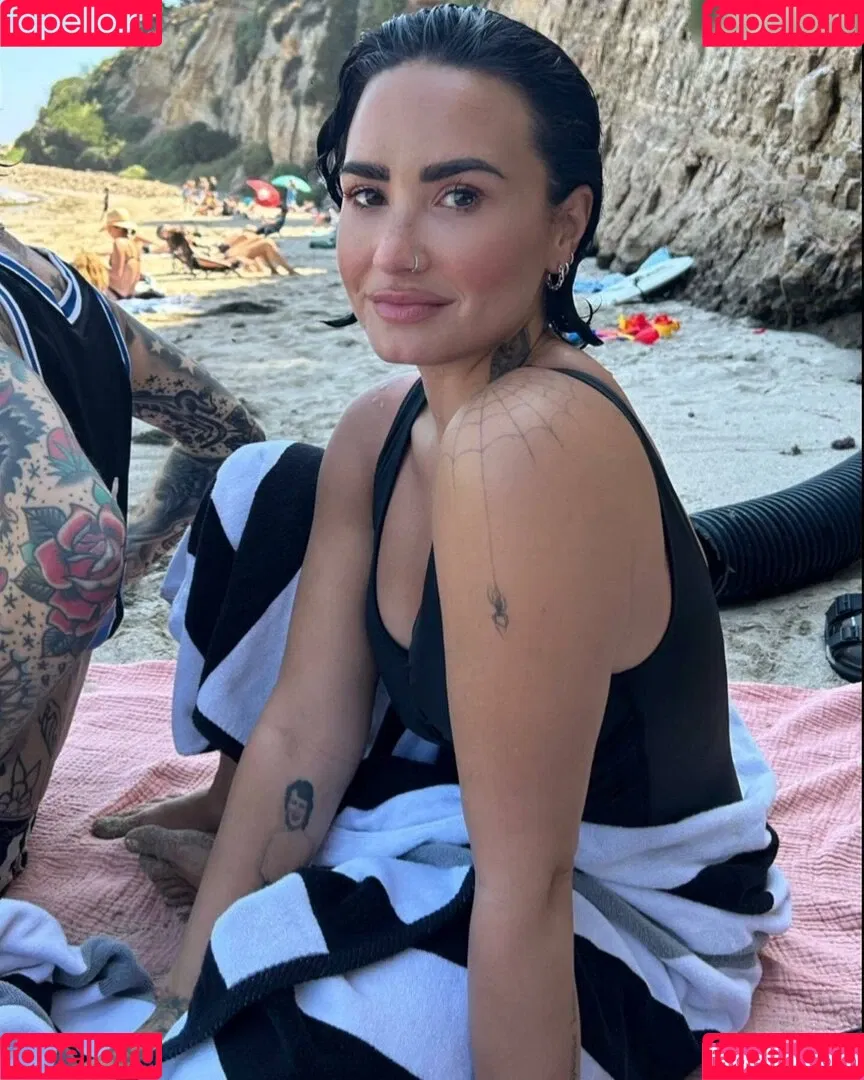 Demi Lovato / ddlovato Onlyfans Photo Gallery 