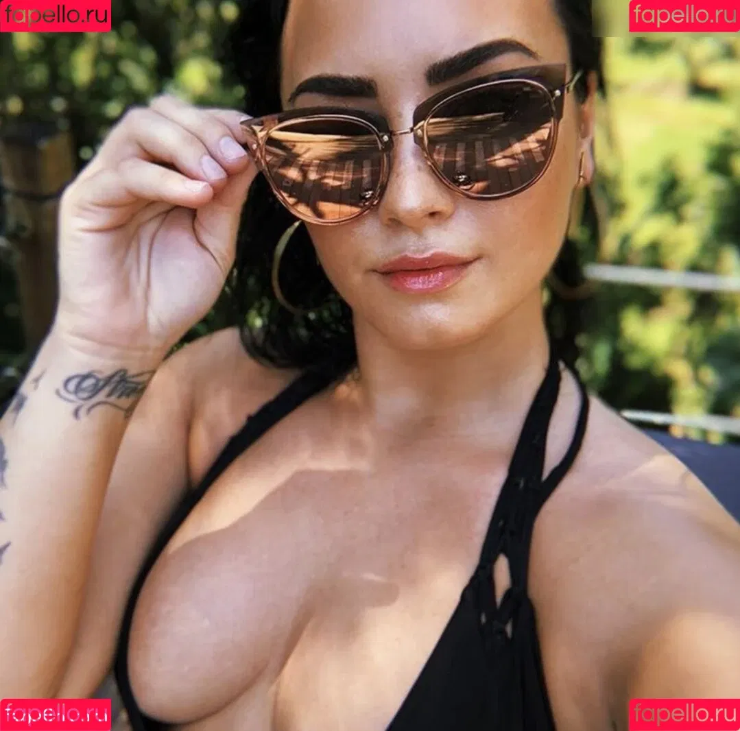 Demi Lovato / ddlovato Onlyfans Photo Gallery 
