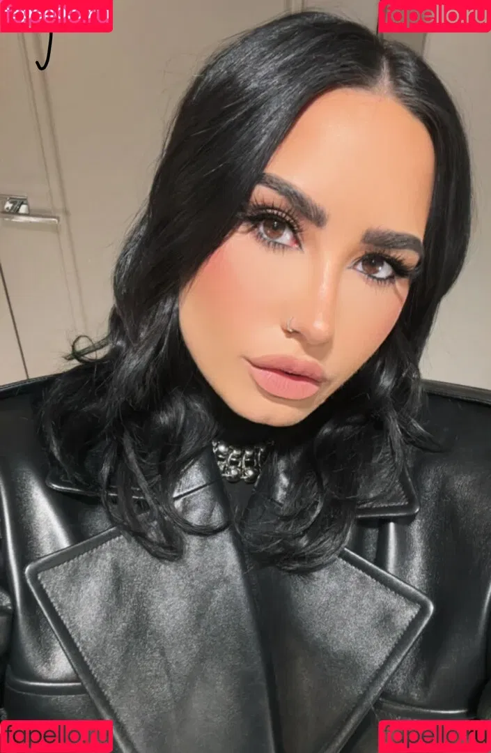 Demi Lovato / ddlovato Onlyfans Photo Gallery 