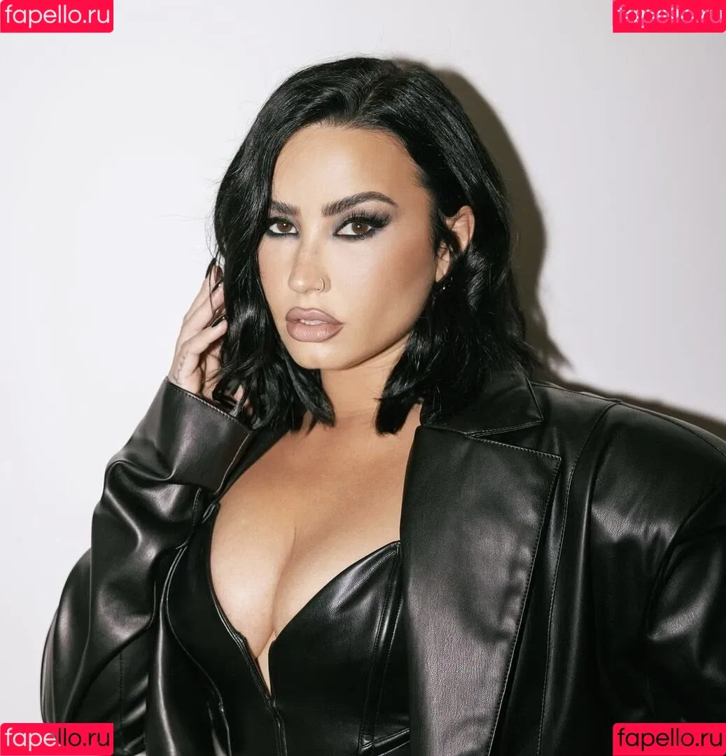 Demi Lovato / ddlovato Onlyfans Photo Gallery 