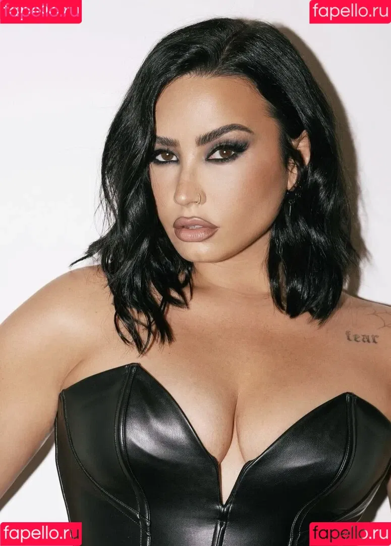 Demi Lovato / ddlovato Onlyfans Photo Gallery 