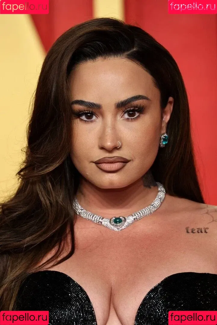 Demi Lovato / ddlovato Onlyfans Photo Gallery 