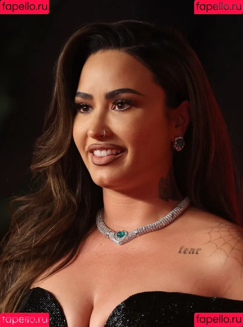 Demi Lovato / ddlovato Onlyfans Photo Gallery 