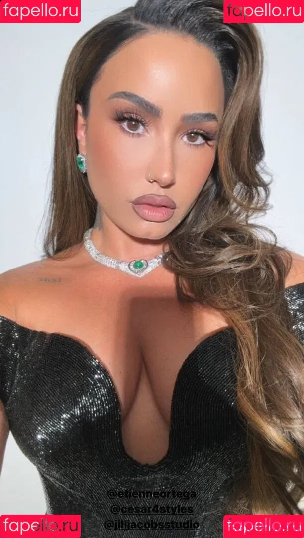 Demi Lovato / ddlovato Onlyfans Photo Gallery 