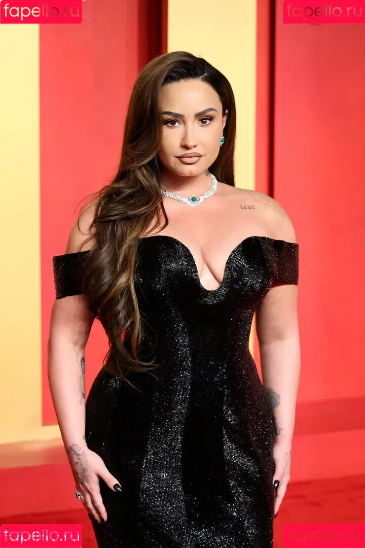 Demi Lovato / ddlovato Onlyfans Photo Gallery 