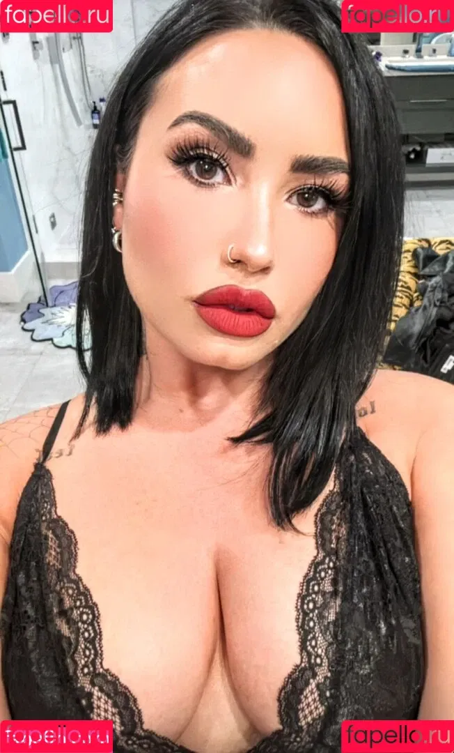 Demi Lovato / ddlovato Onlyfans Photo Gallery 
