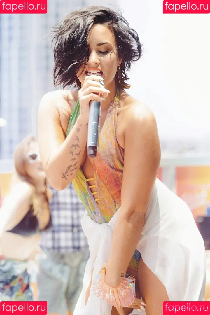 Demi Lovato / ddlovato Onlyfans Photo Gallery 
