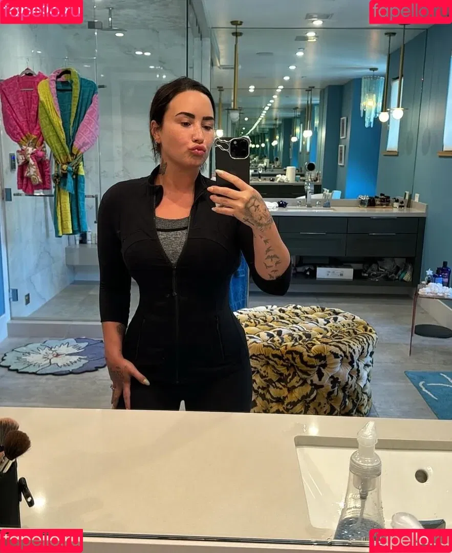 Demi Lovato / ddlovato Onlyfans Photo Gallery 
