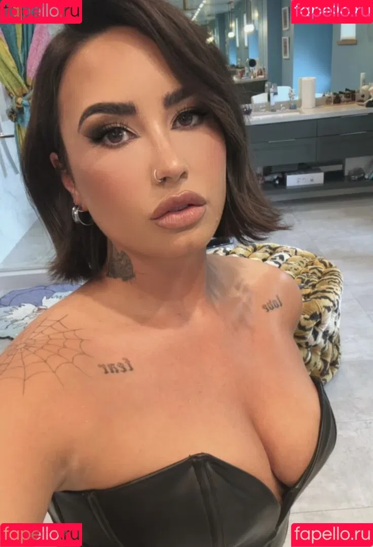 Demi Lovato / ddlovato Onlyfans Photo Gallery 