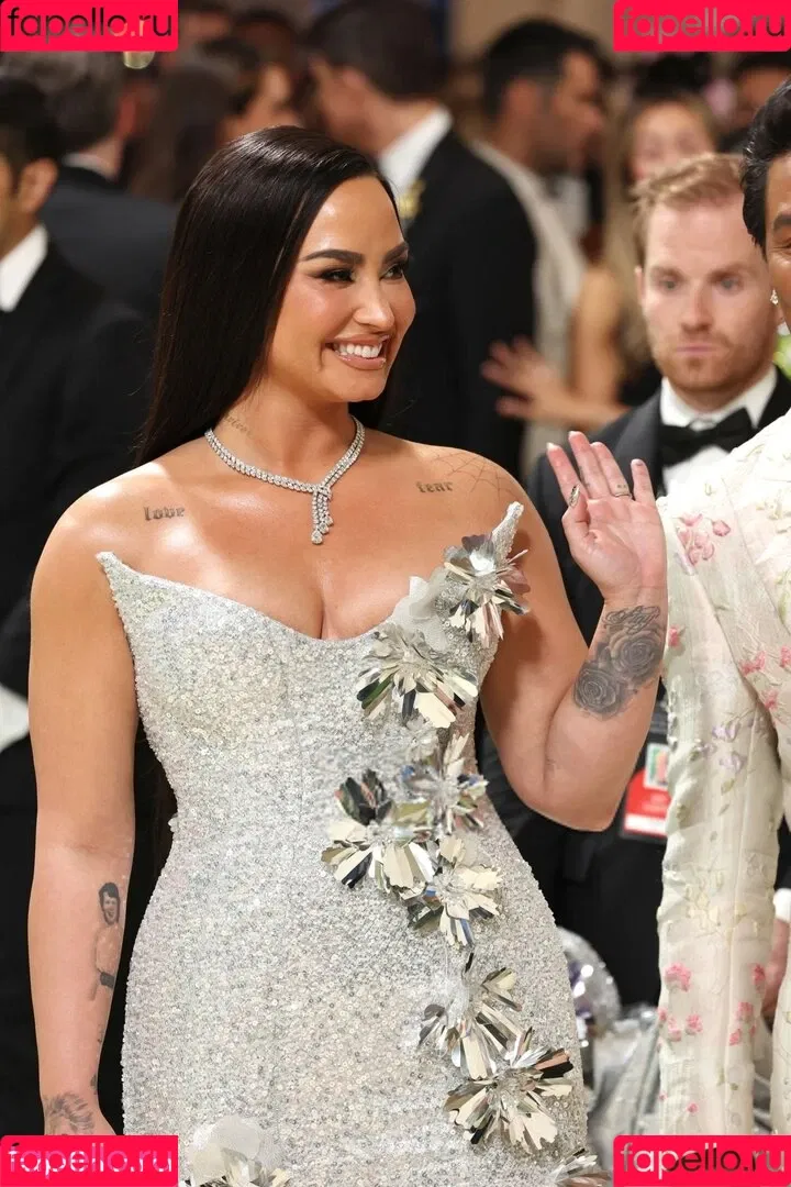 Demi Lovato / ddlovato Onlyfans Photo Gallery 