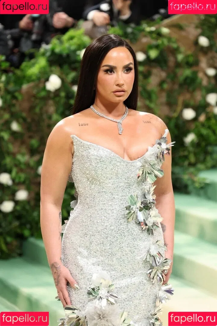 Demi Lovato / ddlovato Onlyfans Photo Gallery 