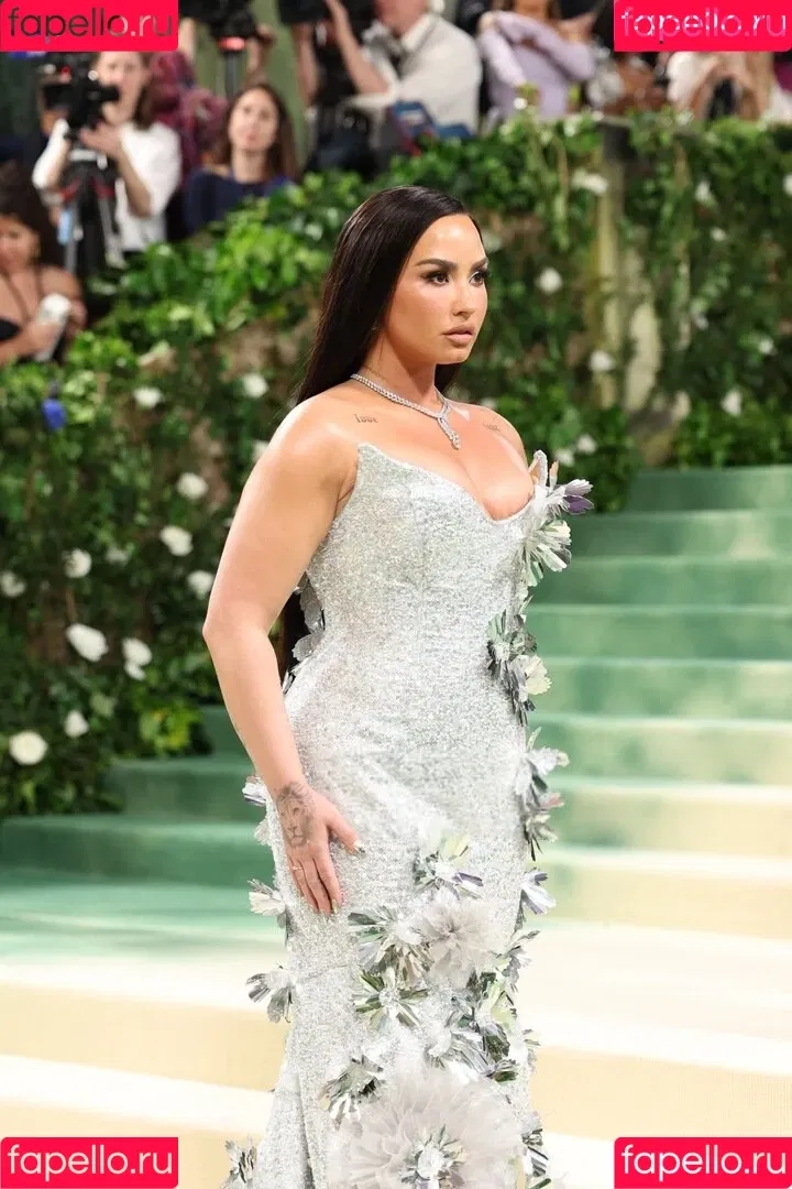 Demi Lovato / ddlovato Onlyfans Photo Gallery 