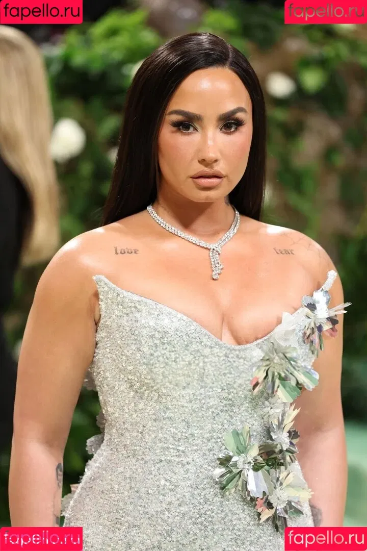 Demi Lovato / ddlovato Onlyfans Photo Gallery 