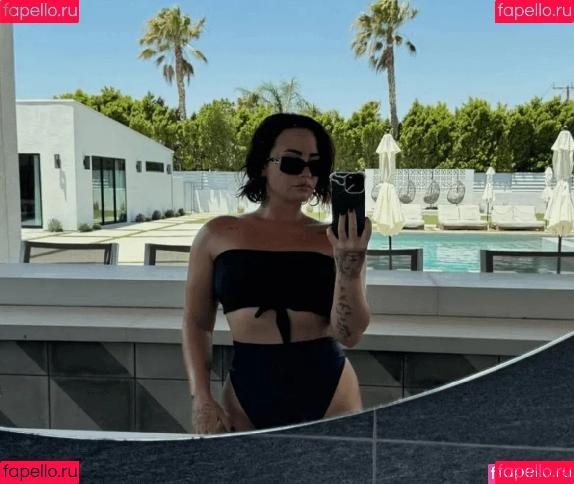 Demi Lovato / ddlovato Onlyfans Photo Gallery 