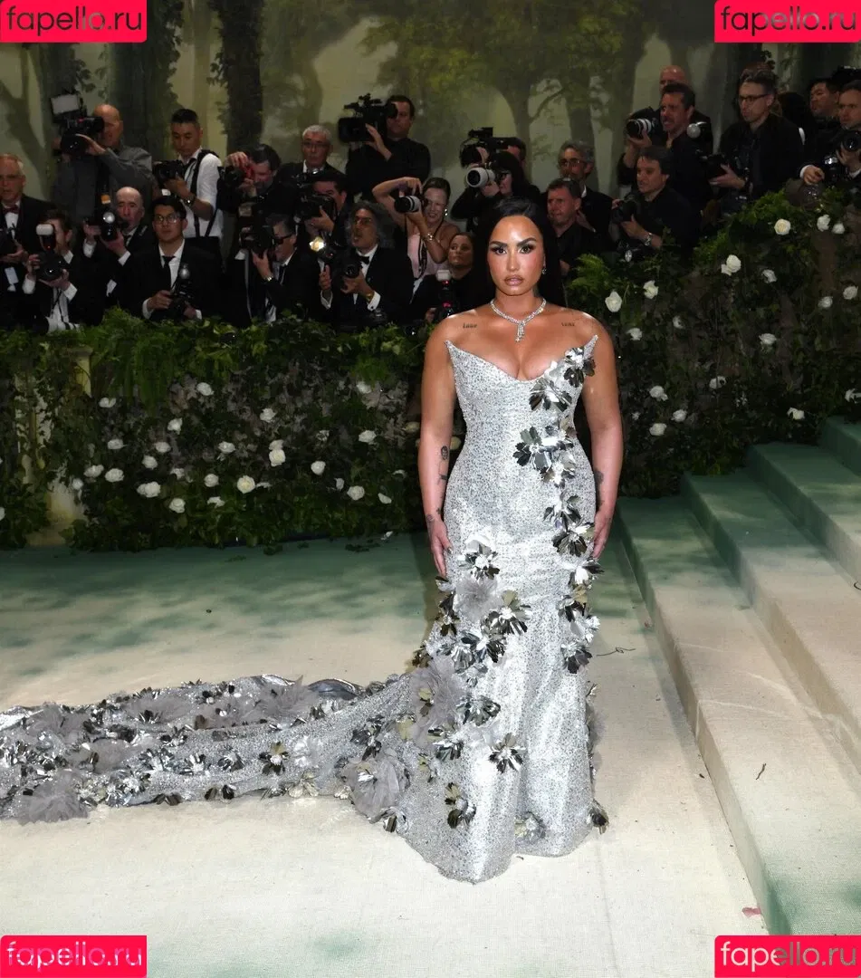Demi Lovato / ddlovato Onlyfans Photo Gallery 