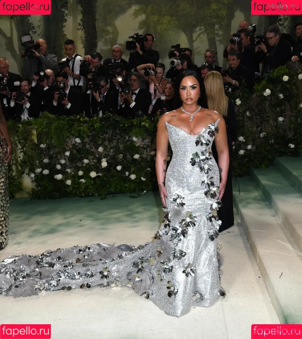Demi Lovato / ddlovato Onlyfans Photo Gallery 