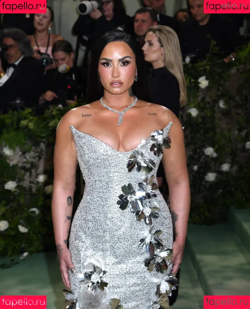 Demi Lovato / ddlovato Onlyfans Photo Gallery 