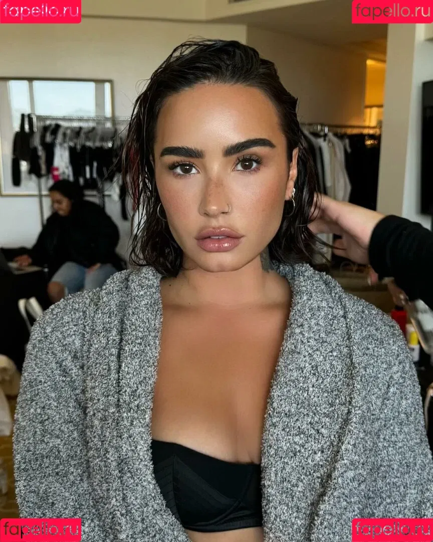 Demi Lovato / ddlovato Onlyfans Photo Gallery 