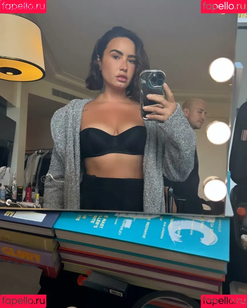 Demi Lovato / ddlovato Onlyfans Photo Gallery 