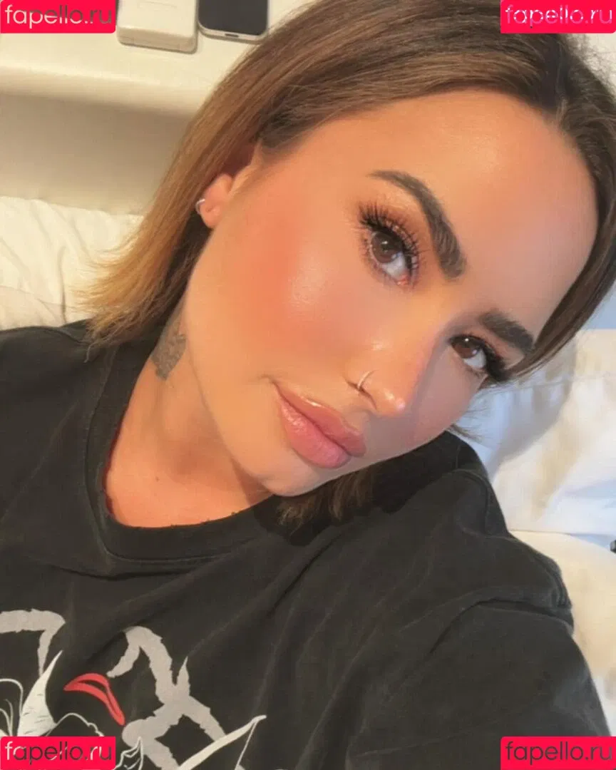 Demi Lovato / ddlovato Onlyfans Photo Gallery 
