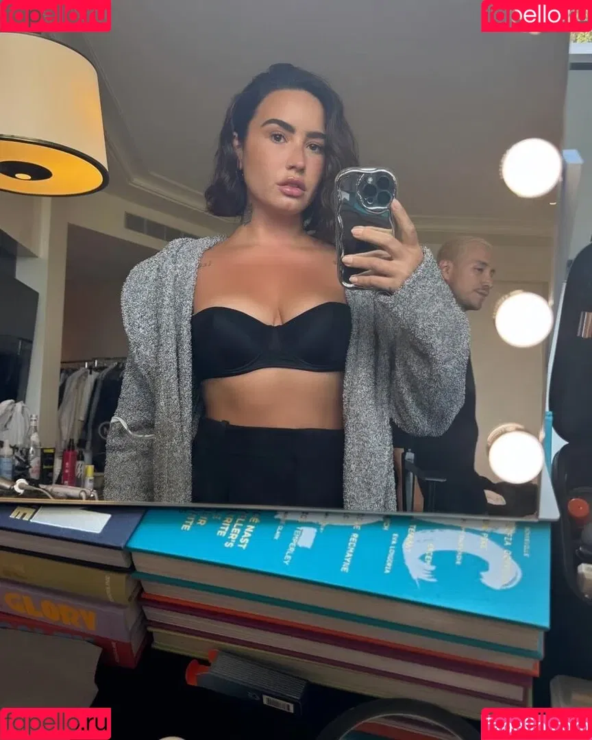 Demi Lovato / ddlovato Onlyfans Photo Gallery 