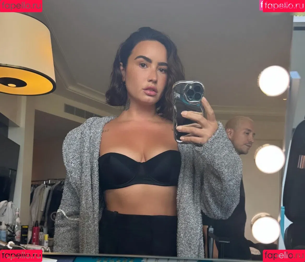 Demi Lovato / ddlovato Onlyfans Photo Gallery 
