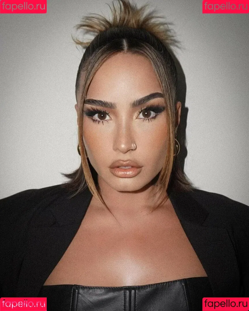 Demi Lovato / ddlovato Onlyfans Photo Gallery 