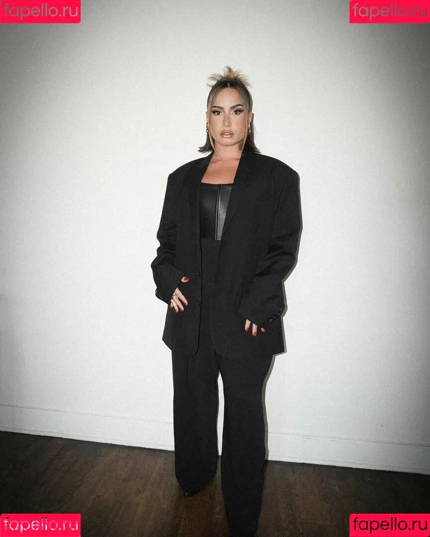 Demi Lovato / ddlovato Onlyfans Photo Gallery 