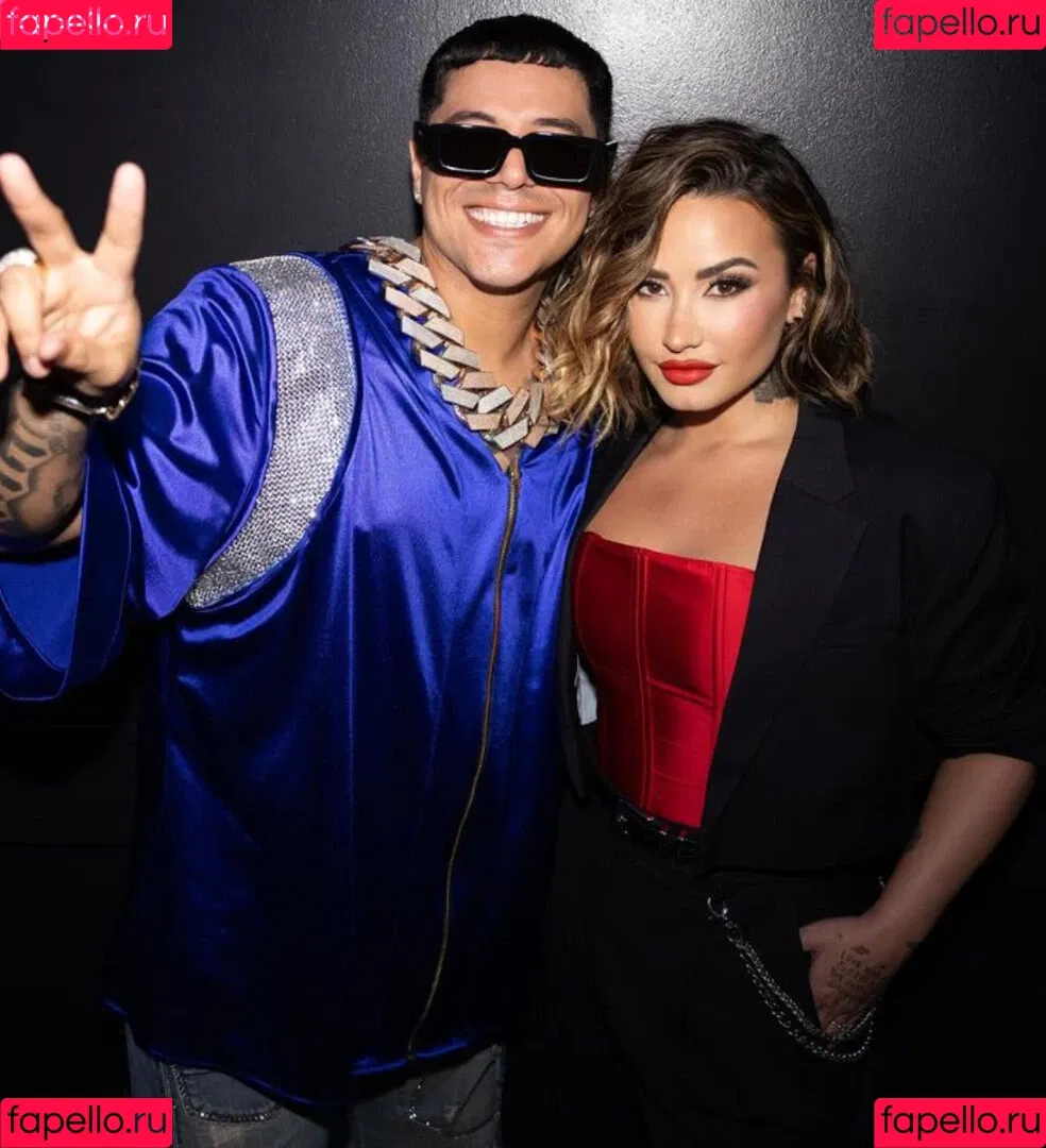 Demi Lovato / ddlovato Onlyfans Photo Gallery 