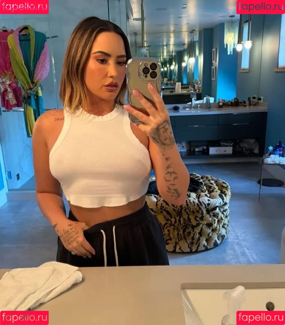 Demi Lovato / ddlovato Onlyfans Photo Gallery 