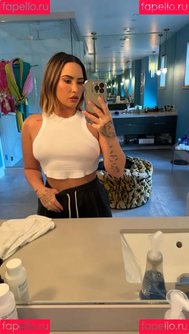 Demi Lovato / ddlovato Onlyfans Photo Gallery 