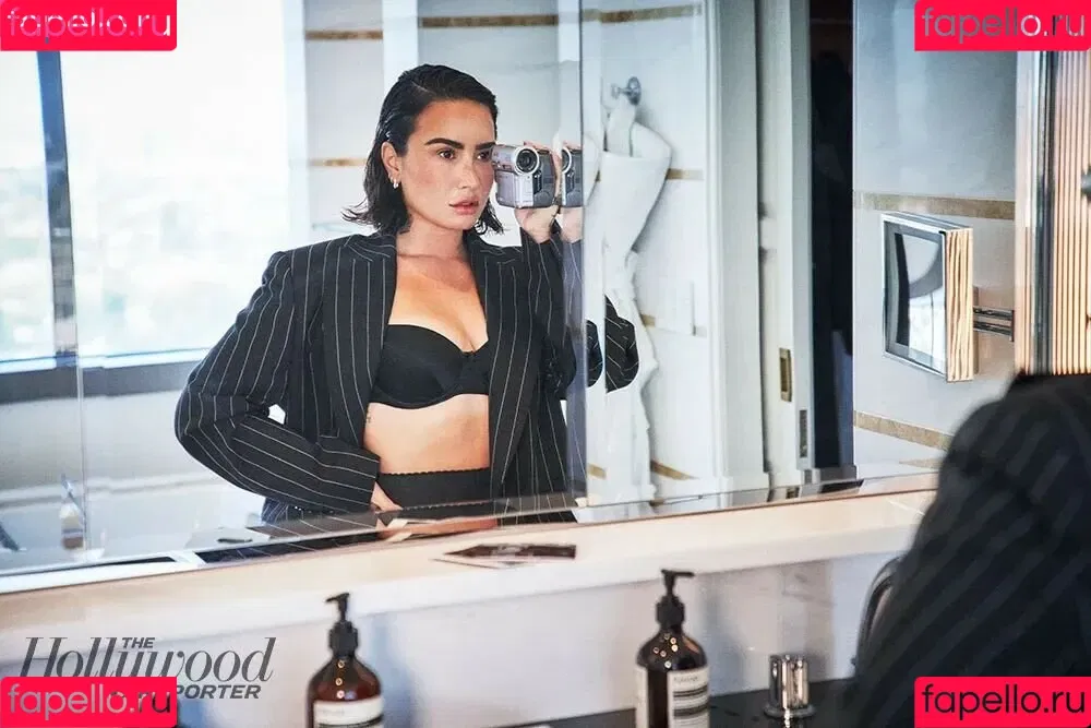 Demi Lovato / ddlovato Onlyfans Photo Gallery 