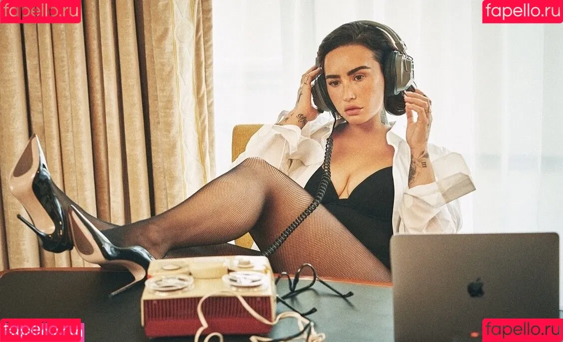 Demi Lovato / ddlovato Onlyfans Photo Gallery 