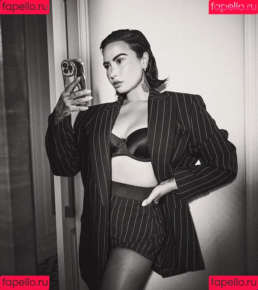 Demi Lovato / ddlovato Onlyfans Photo Gallery 
