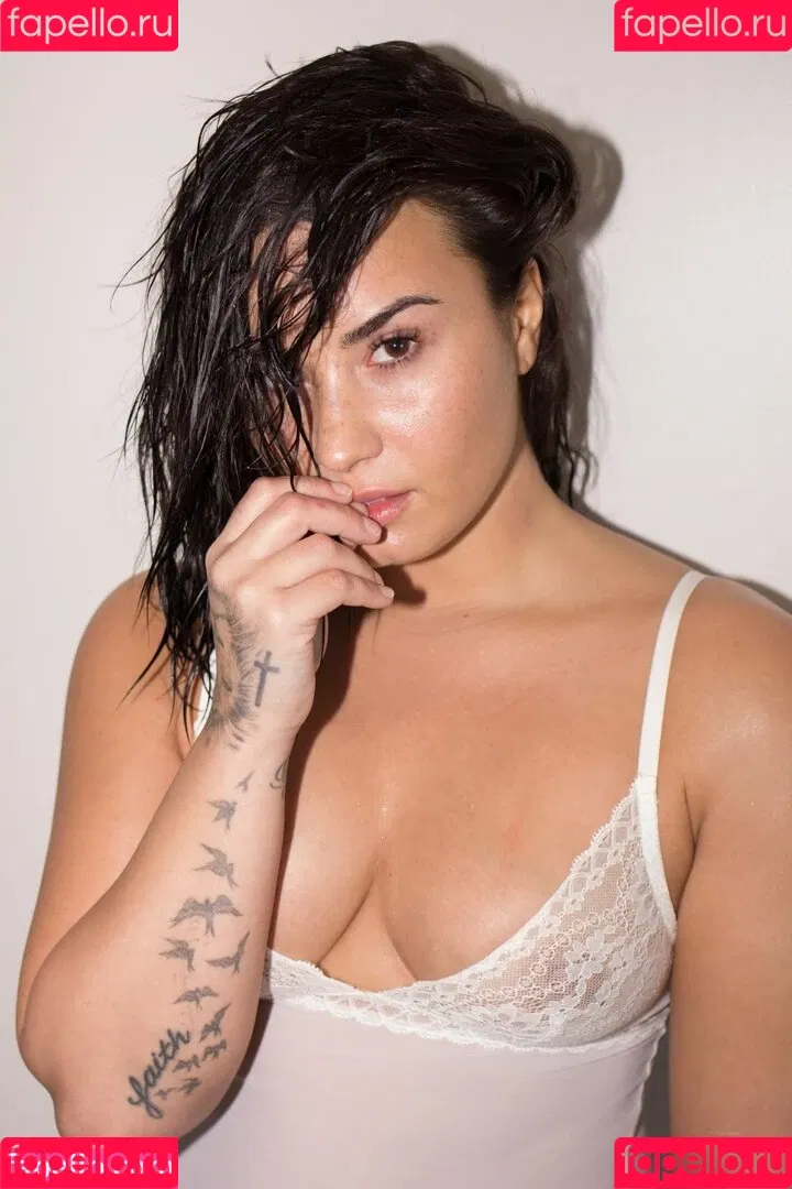 Demi Lovato / ddlovato Onlyfans Photo Gallery 