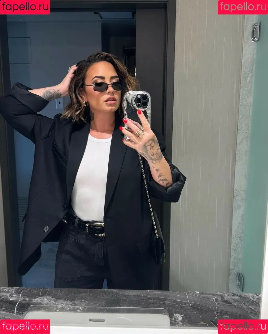 Demi Lovato / ddlovato Onlyfans Photo Gallery 