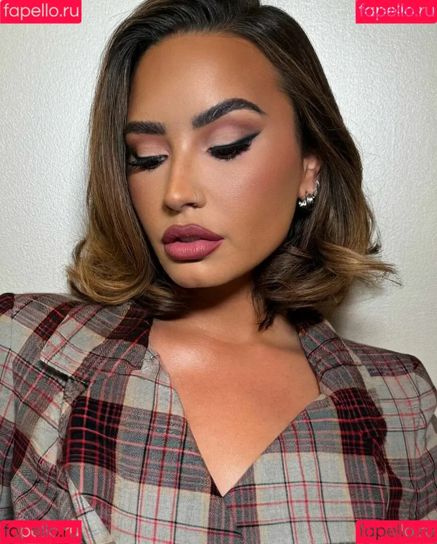 Demi Lovato / ddlovato Onlyfans Photo Gallery 