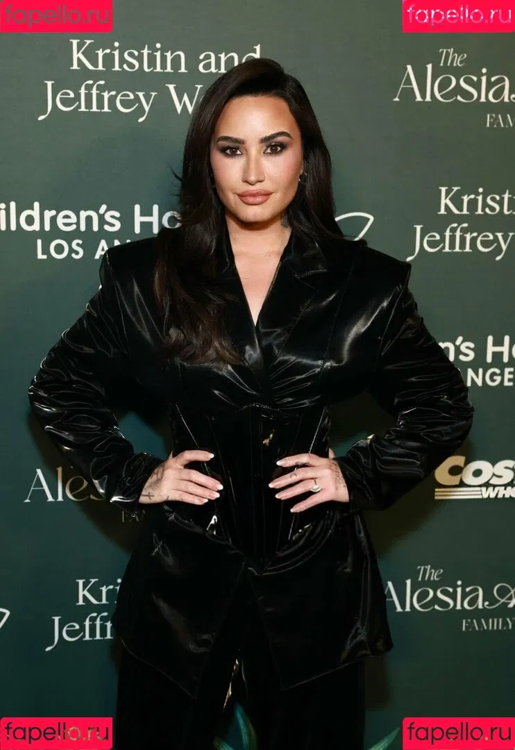 Demi Lovato / ddlovato Onlyfans Photo Gallery 