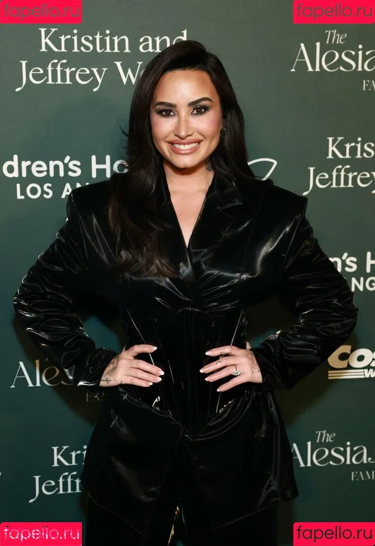 Demi Lovato / ddlovato Onlyfans Photo Gallery 