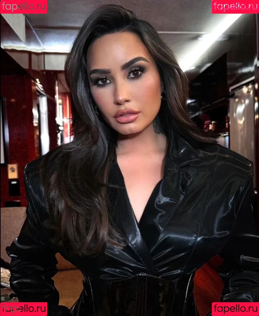 Demi Lovato / ddlovato Onlyfans Photo Gallery 