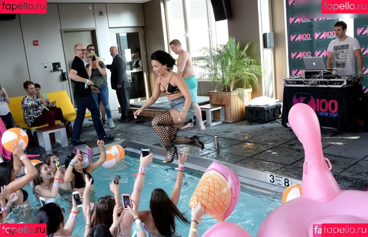 Demi Lovato / ddlovato Onlyfans Photo Gallery 