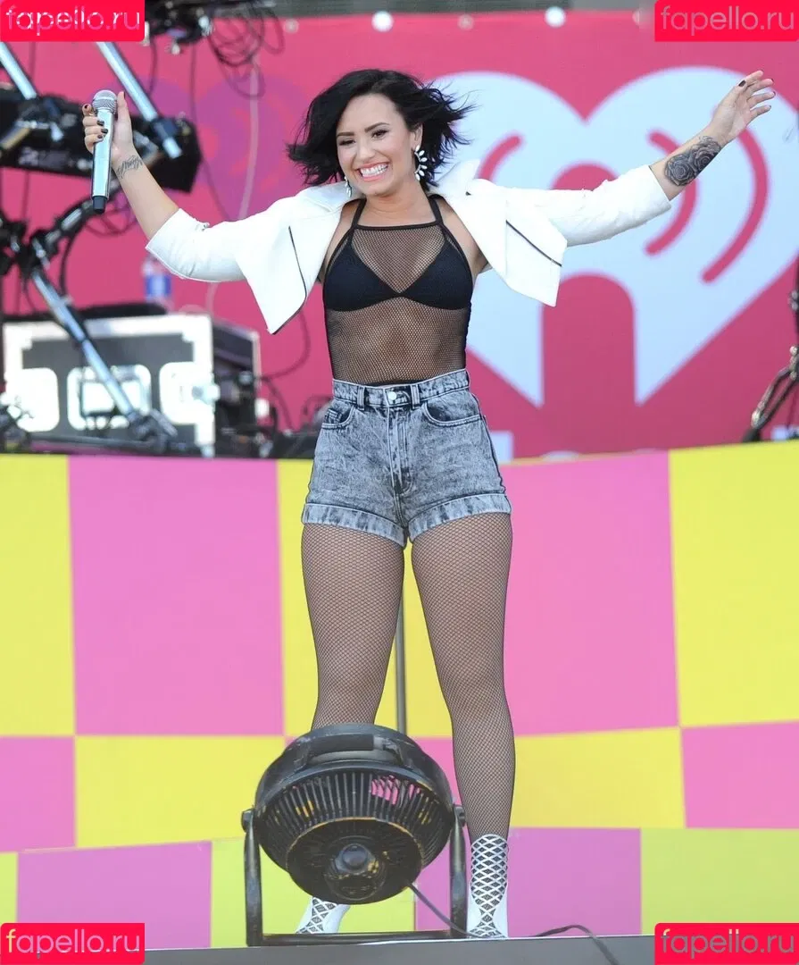 Demi Lovato / ddlovato Onlyfans Photo Gallery 