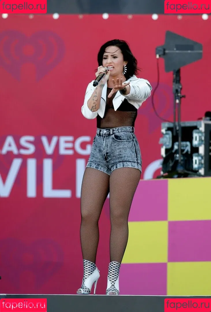 Demi Lovato / ddlovato Onlyfans Photo Gallery 