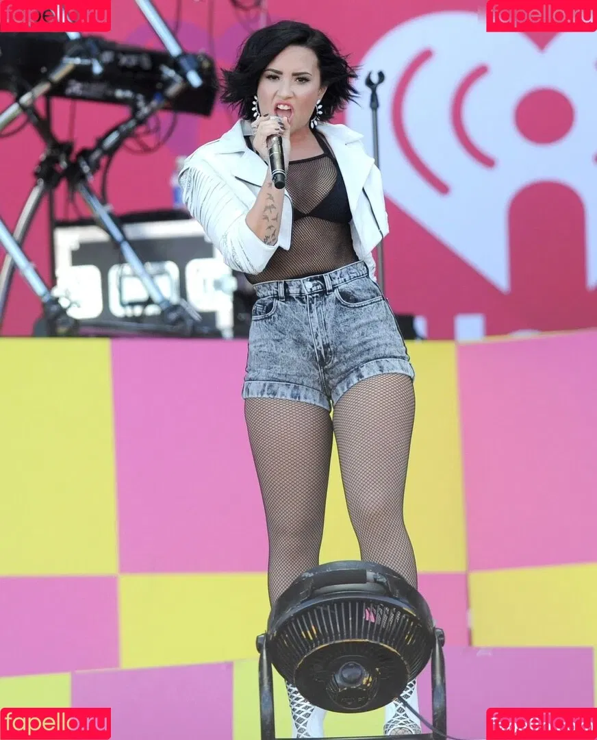 Demi Lovato / ddlovato Onlyfans Photo Gallery 