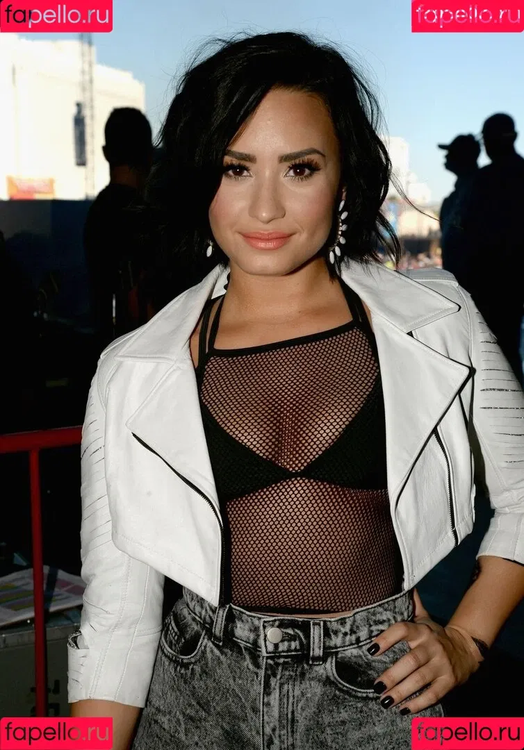 Demi Lovato / ddlovato Onlyfans Photo Gallery 