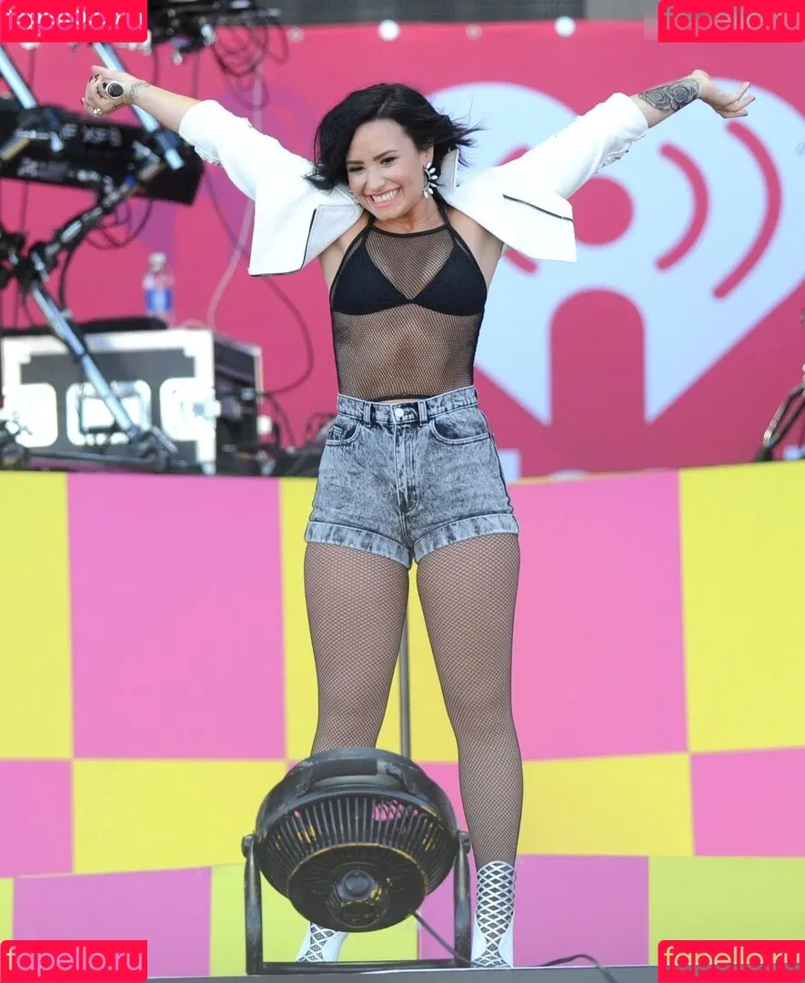 Demi Lovato / ddlovato Onlyfans Photo Gallery 