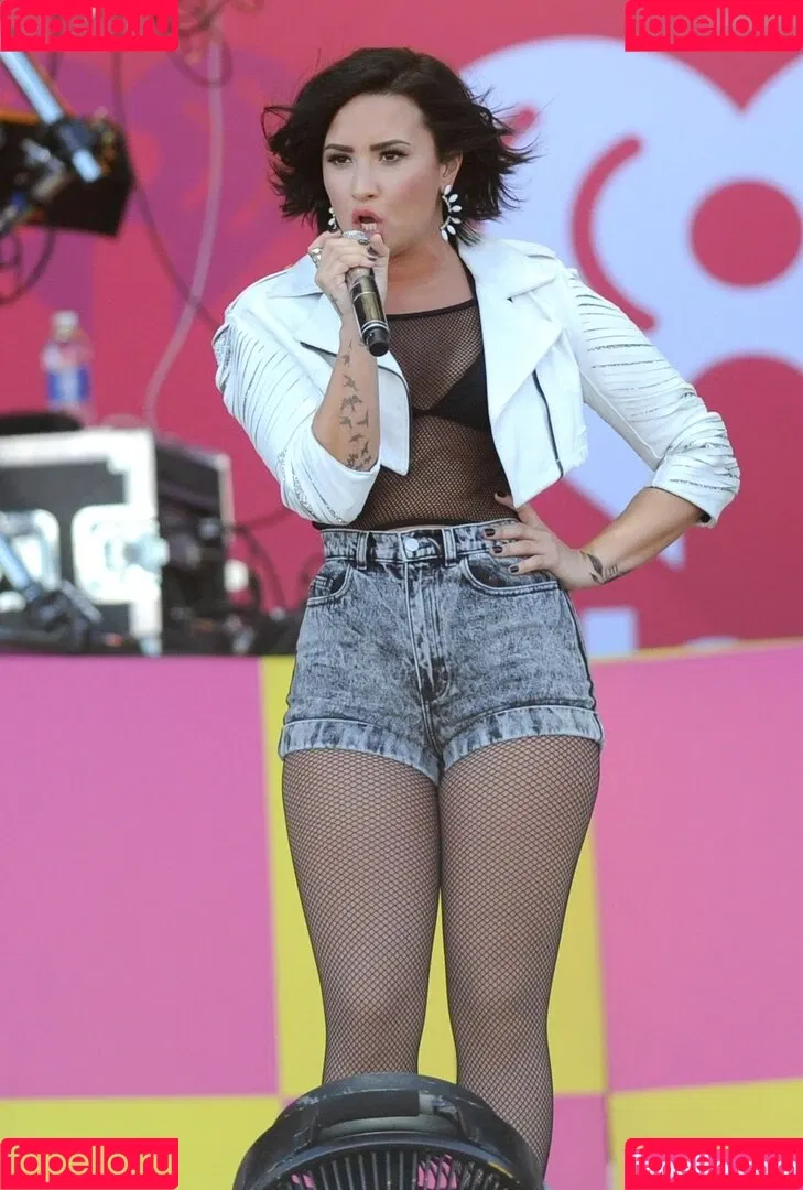Demi Lovato / ddlovato Onlyfans Photo Gallery 