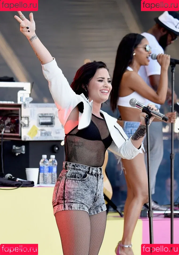 Demi Lovato / ddlovato Onlyfans Photo Gallery 
